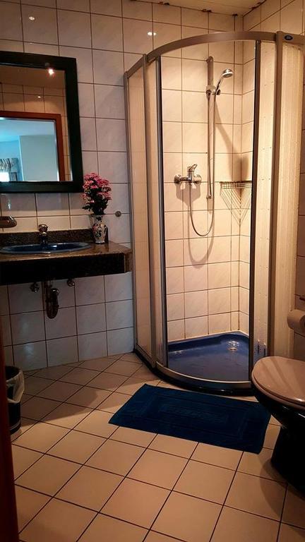 Pension Zum Ross Karon Exterior photo